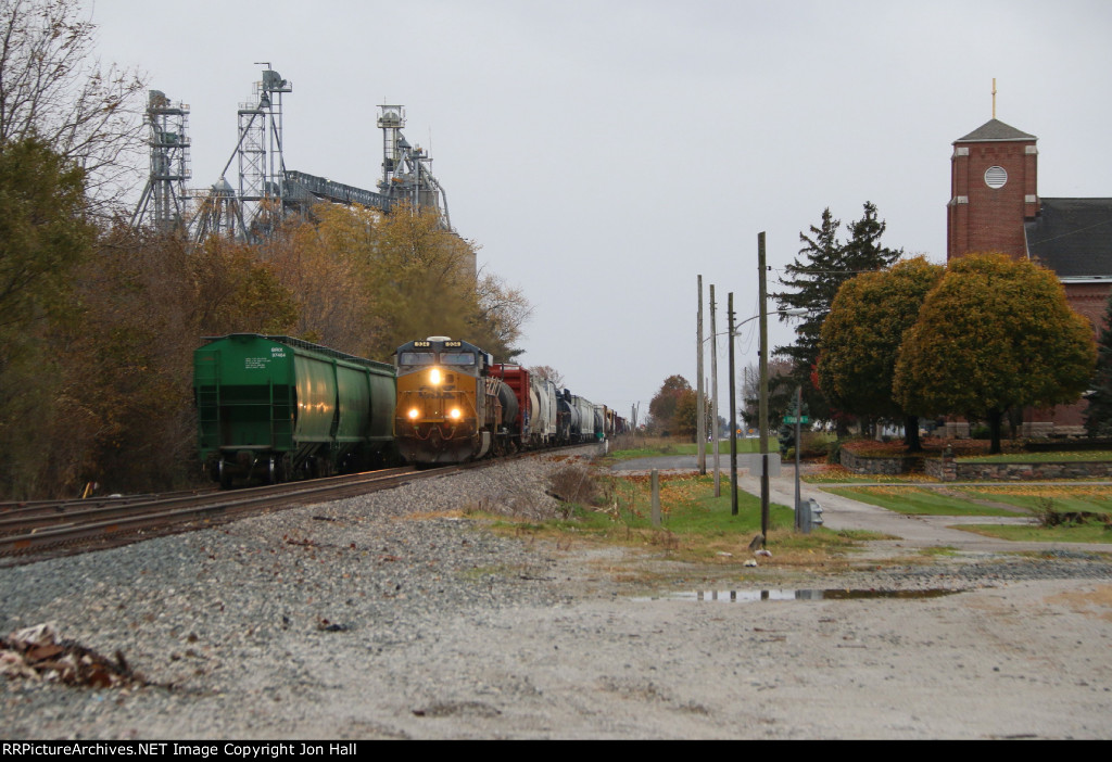 On a damp and dreary Sunday afternoon, Q642 passes through Reynolds on its way to Chicago